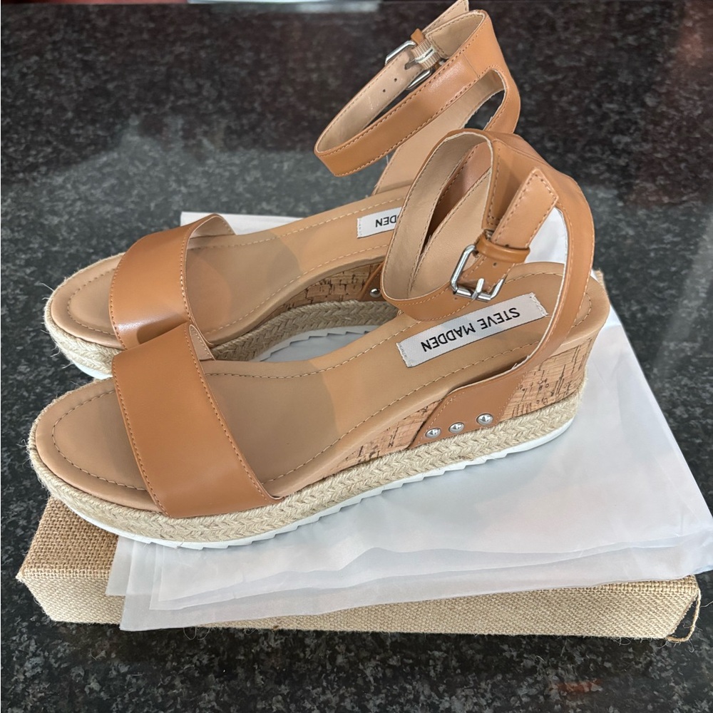 NWOT. Steve Madden wedges